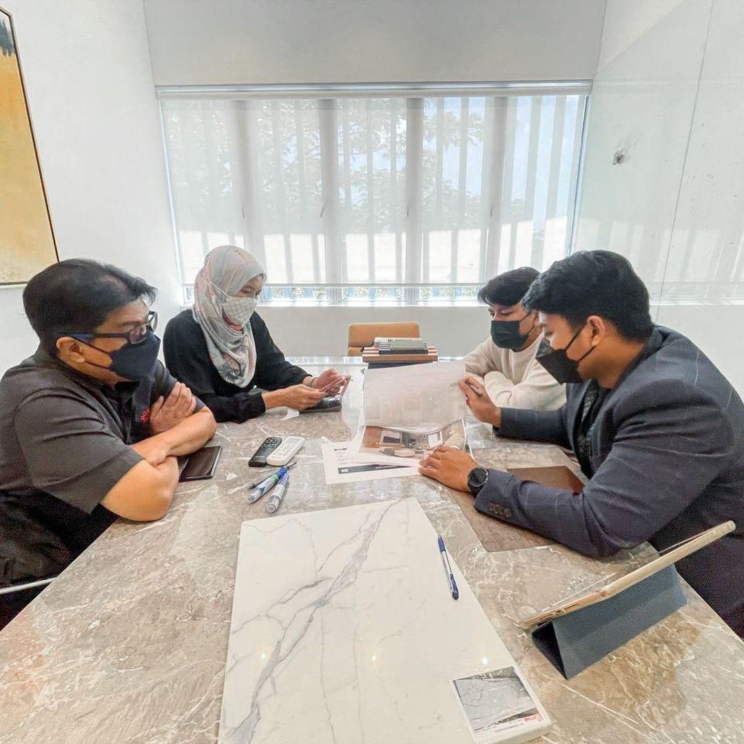IDW interior design renovation team discuss on renovation project in Eco Grandeur Puncak Alam