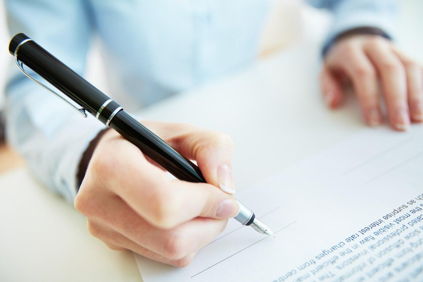 sign contract ubahsuai rumah